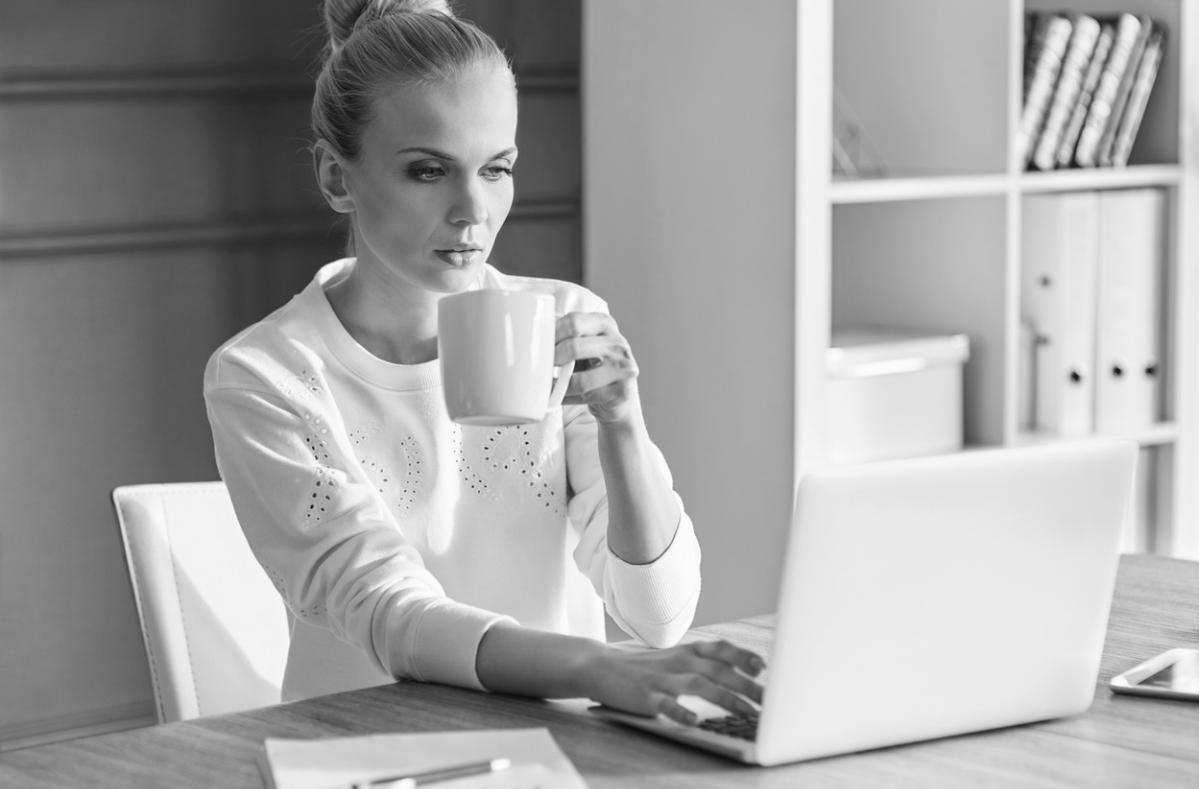 Interface de aprendizagem interativa com elementos visuais de progresso