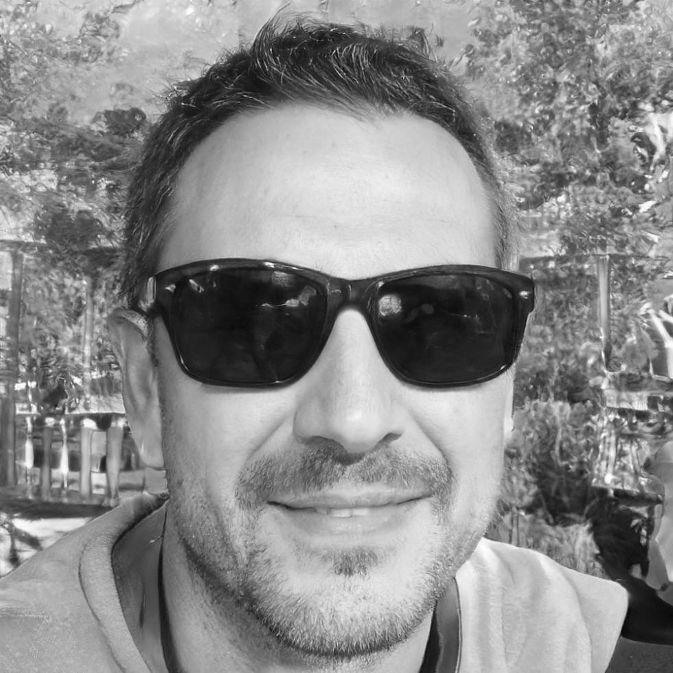 Co-instrutor especializado em análise de dados e conversão