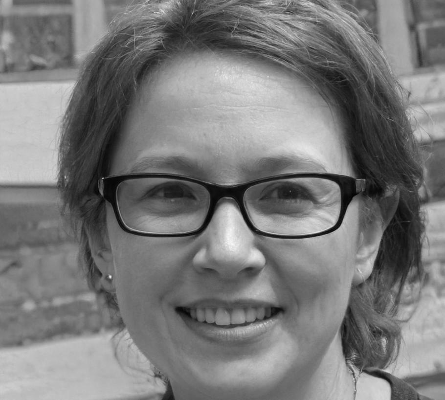 Instrutora de analytics e otimização de conversão